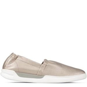 Donald Pliner Gene-Y9 Sneaker - Platinum Color